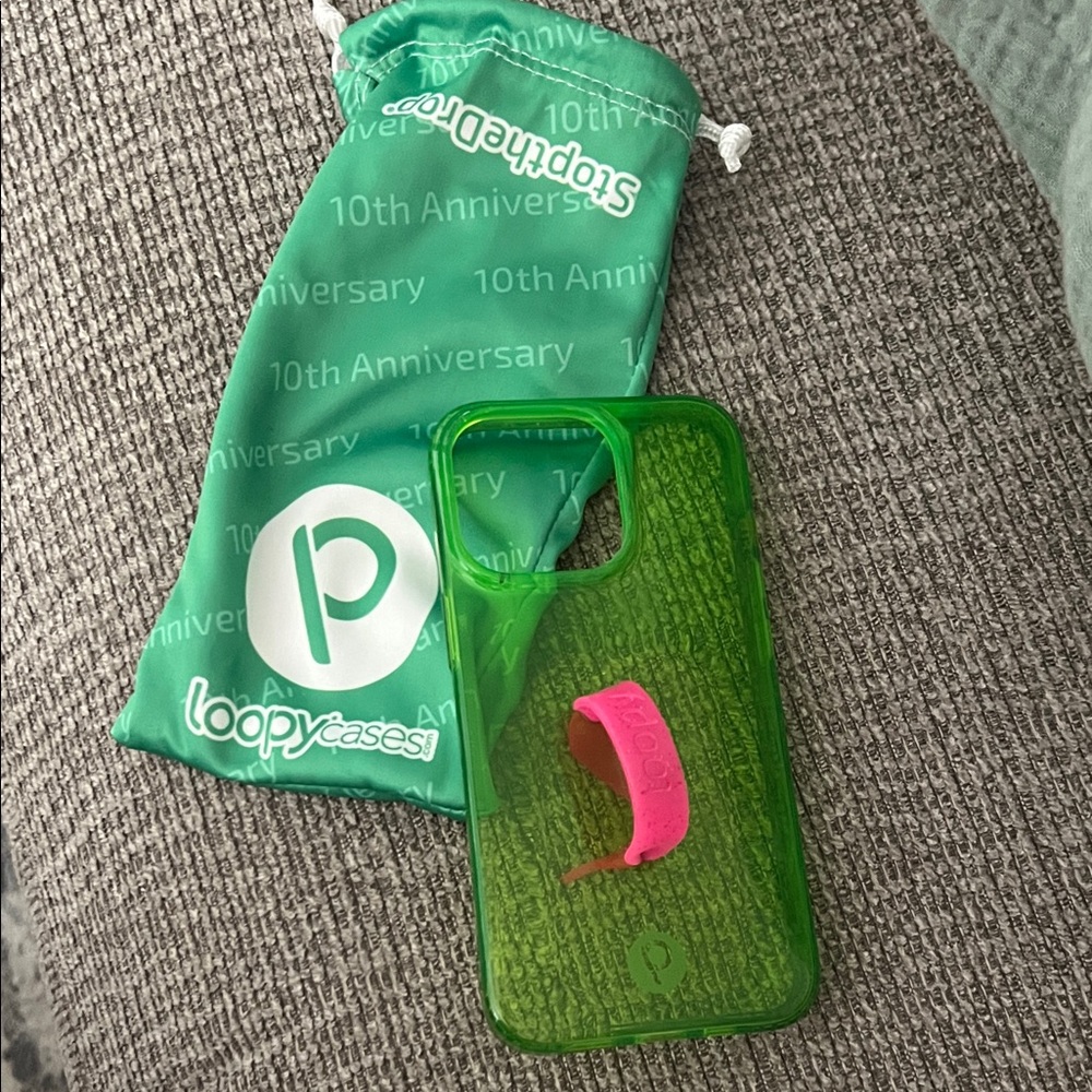 Loopy Case Vibrant Green with Pink Loop iPhone 13pro